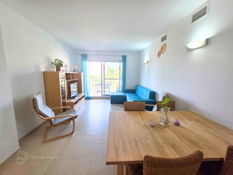 Imagen de propiedad inmobiliaria disponible: Apartamento en alquiler anual en El Verger con terraza, piscina y garaje. Asesoramiento experto por Silvia Piera en Dénia ...