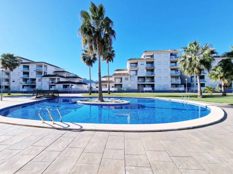 Imagen de propiedad inmobiliaria disponible: Apartamento en alquiler anual en El Verger con terraza, piscina y garaje. Asesoramiento experto por Silvia Piera en Dénia ...