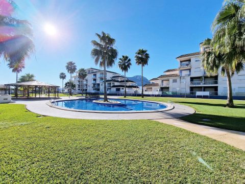 Imagen de propiedad inmobiliaria disponible: Apartamento en alquiler anual en El Verger con terraza, piscina y garaje. Asesoramiento experto por Silvia Piera en Dénia ...