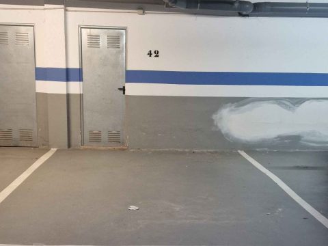 Imagen de propiedad inmobiliaria disponible: Apartamento en alquiler anual en El Verger con terraza, piscina y garaje. Asesoramiento experto por Silvia Piera en Dénia ...