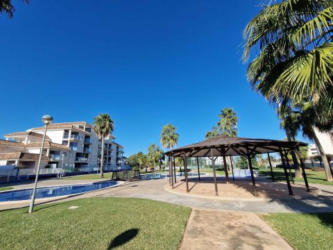 Imagen de propiedad inmobiliaria disponible: Apartamento en alquiler anual en El Verger con terraza, piscina y garaje. Asesoramiento experto por Silvia Piera en Dénia ...