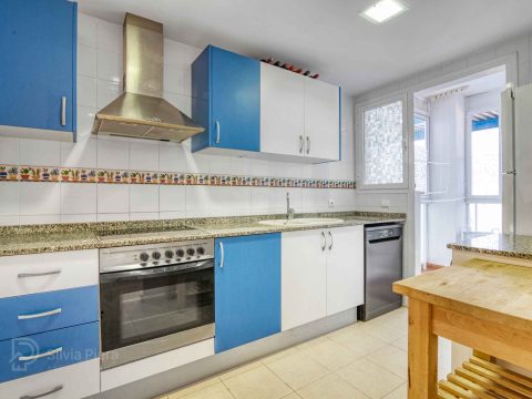 Imagen de propiedad inmobiliaria disponible: Apartamento en alquiler anual en El Verger con terraza, piscina y garaje. Asesoramiento experto por Silvia Piera en Dénia ...