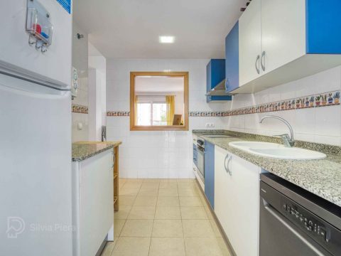 Imagen de propiedad inmobiliaria disponible: Apartamento en alquiler anual en El Verger con terraza, piscina y garaje. Asesoramiento experto por Silvia Piera en Dénia ...