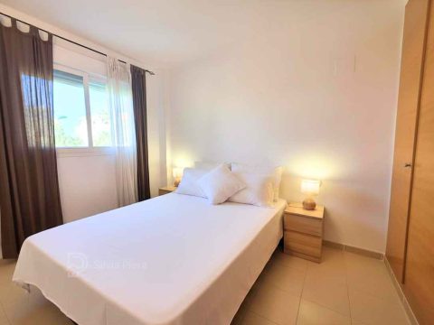 Imagen de propiedad inmobiliaria disponible: Apartamento en alquiler anual en El Verger con terraza, piscina y garaje. Asesoramiento experto por Silvia Piera en Dénia ...