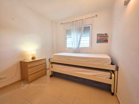 Imagen de propiedad inmobiliaria disponible: Apartamento en alquiler anual en El Verger con terraza, piscina y garaje. Asesoramiento experto por Silvia Piera en Dénia ...