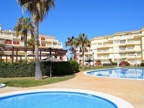 Apartamento en venta en Las Marinas, Dénia, a pocos metros de la playa con piscina, parking y trastero